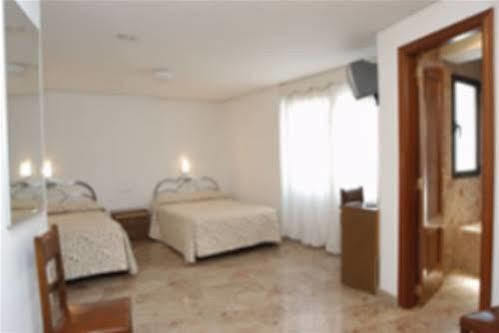 טרואל Hostal Aragon מראה חיצוני תמונה